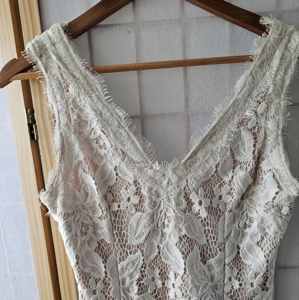 Urban Girl Cream Lace Dress - Picture 2 of 6